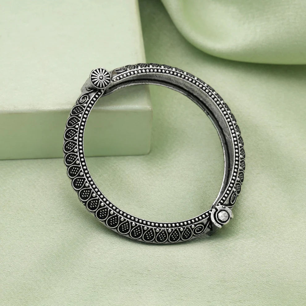 Premium Silver Color Oxidised Openable Bracelet For Women Festive Ethnic Fashion Collection Wear