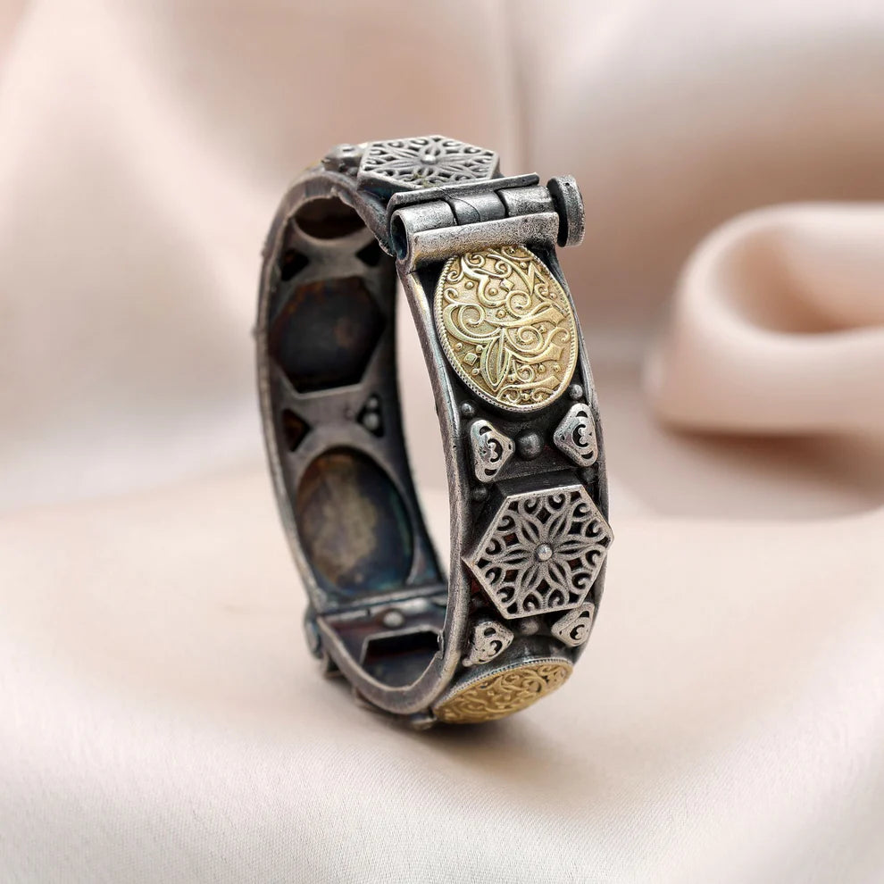Designer Gold & Silver Color Two Tone Oxidised Openable Bracelet With Elegant Ethnic Finish Style