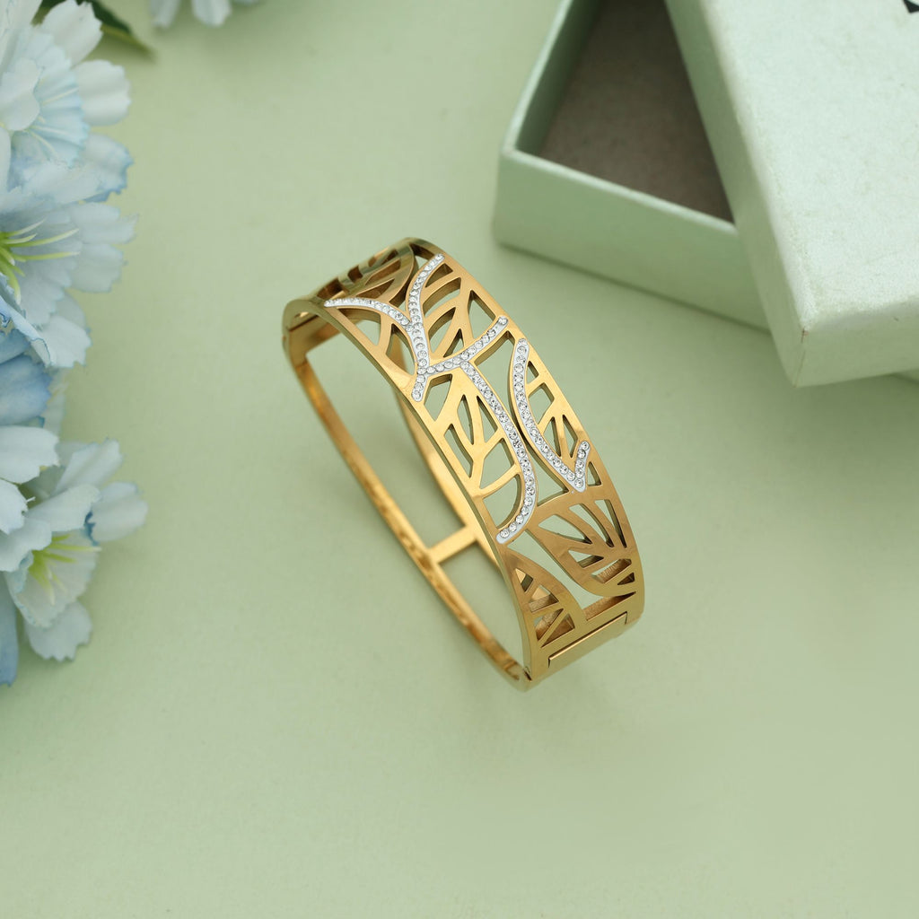 White Color Openable Anti Tarnish Bracelet With Elegant Modern Minimal Jewelry Design