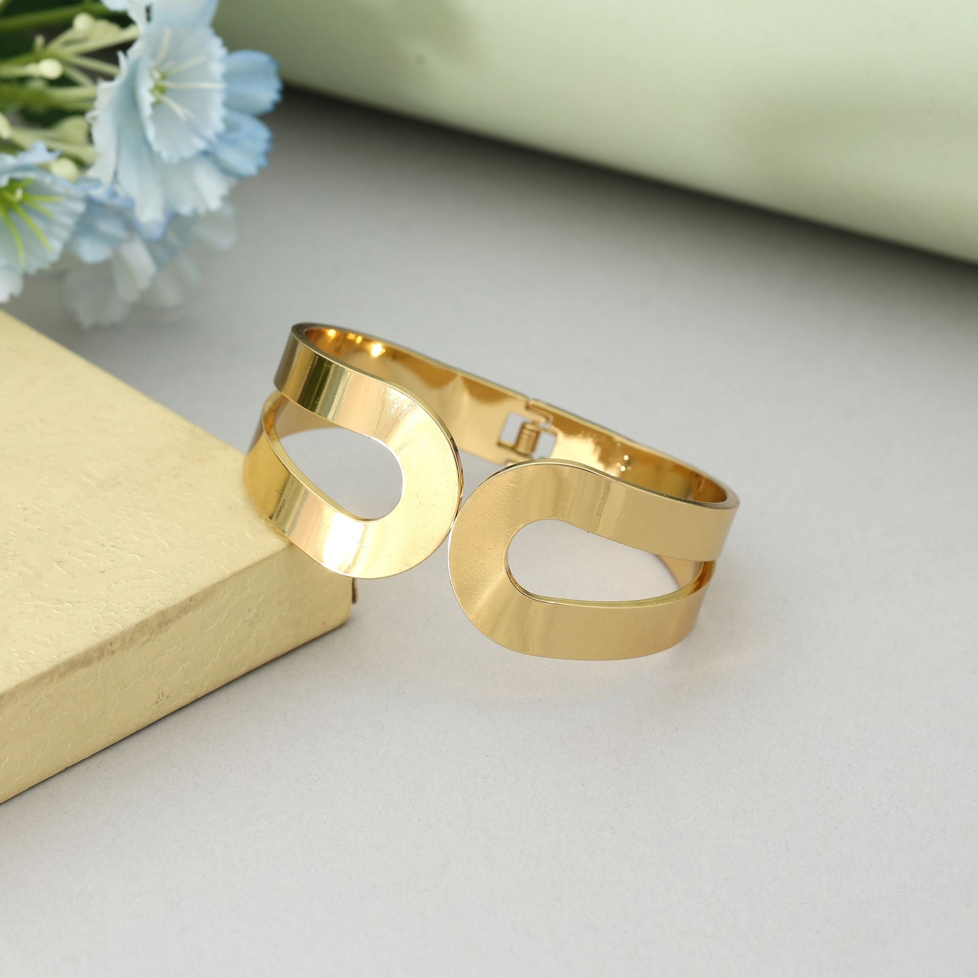 Gold Color Openable Anti Tarnish Bracelet With Elegant Premium Fashion Finish - Gold
