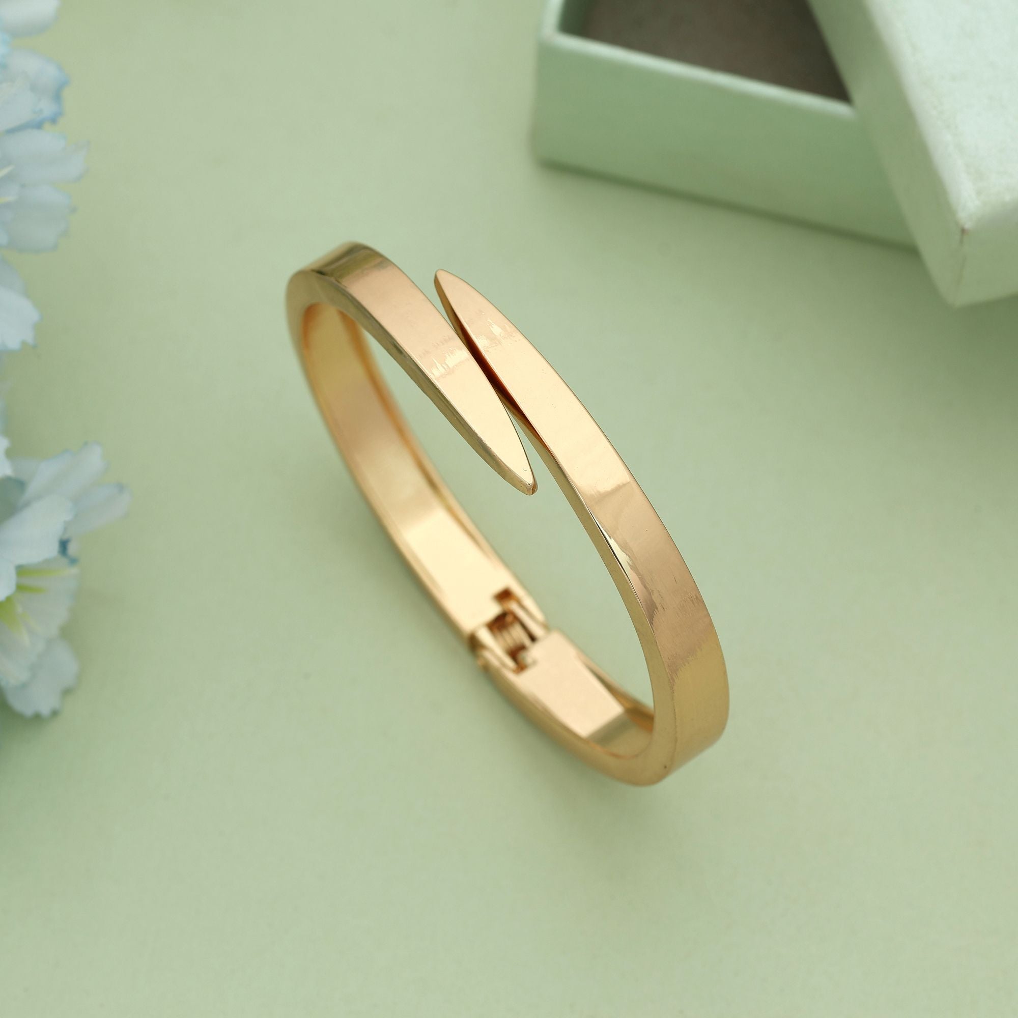 Gold Color Openable Anti Tarnish Bracelet With Elegant Modern Chic Jewelry Style