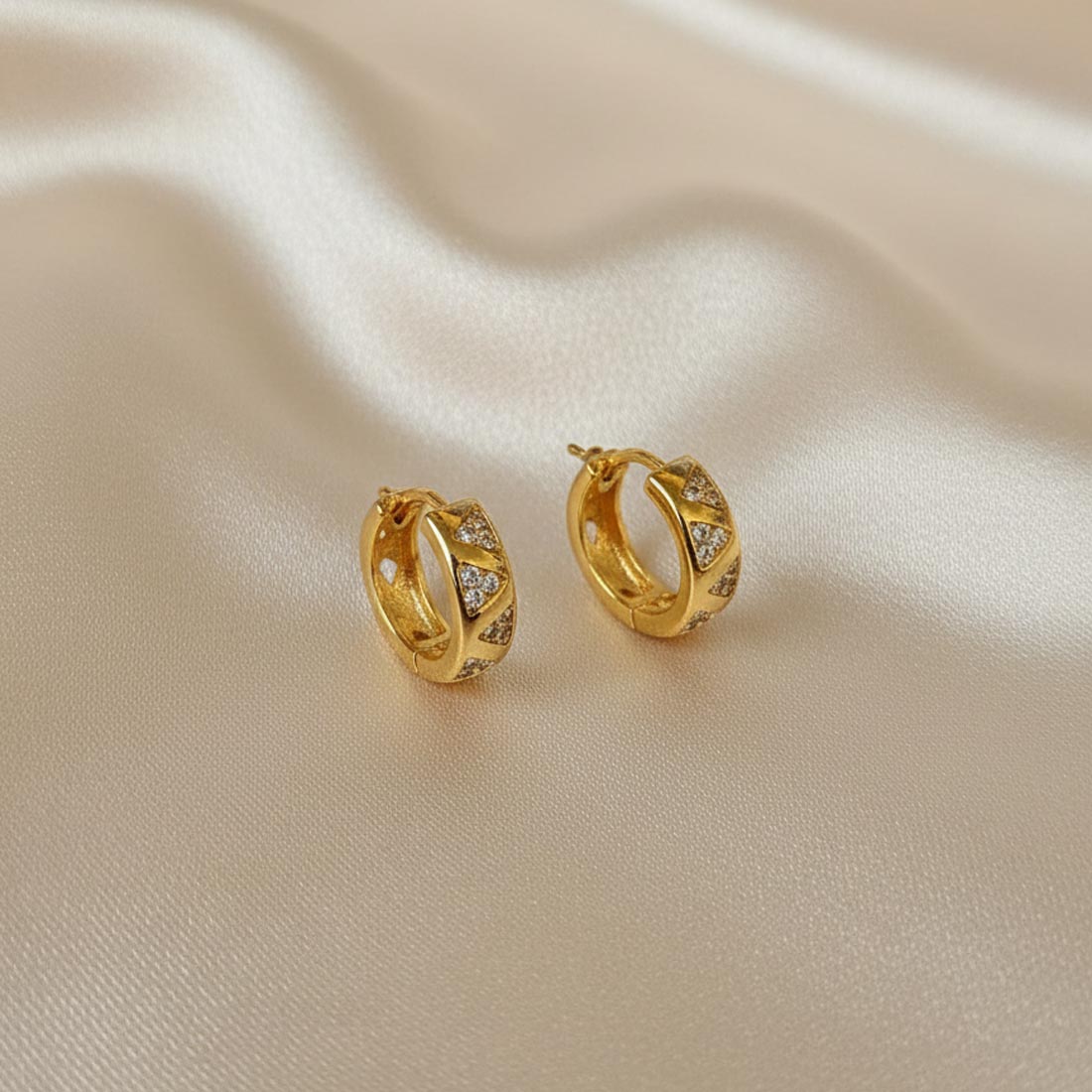 Gold Color Antique Earrings Inspired By Royal Traditions And Cultural Heritage