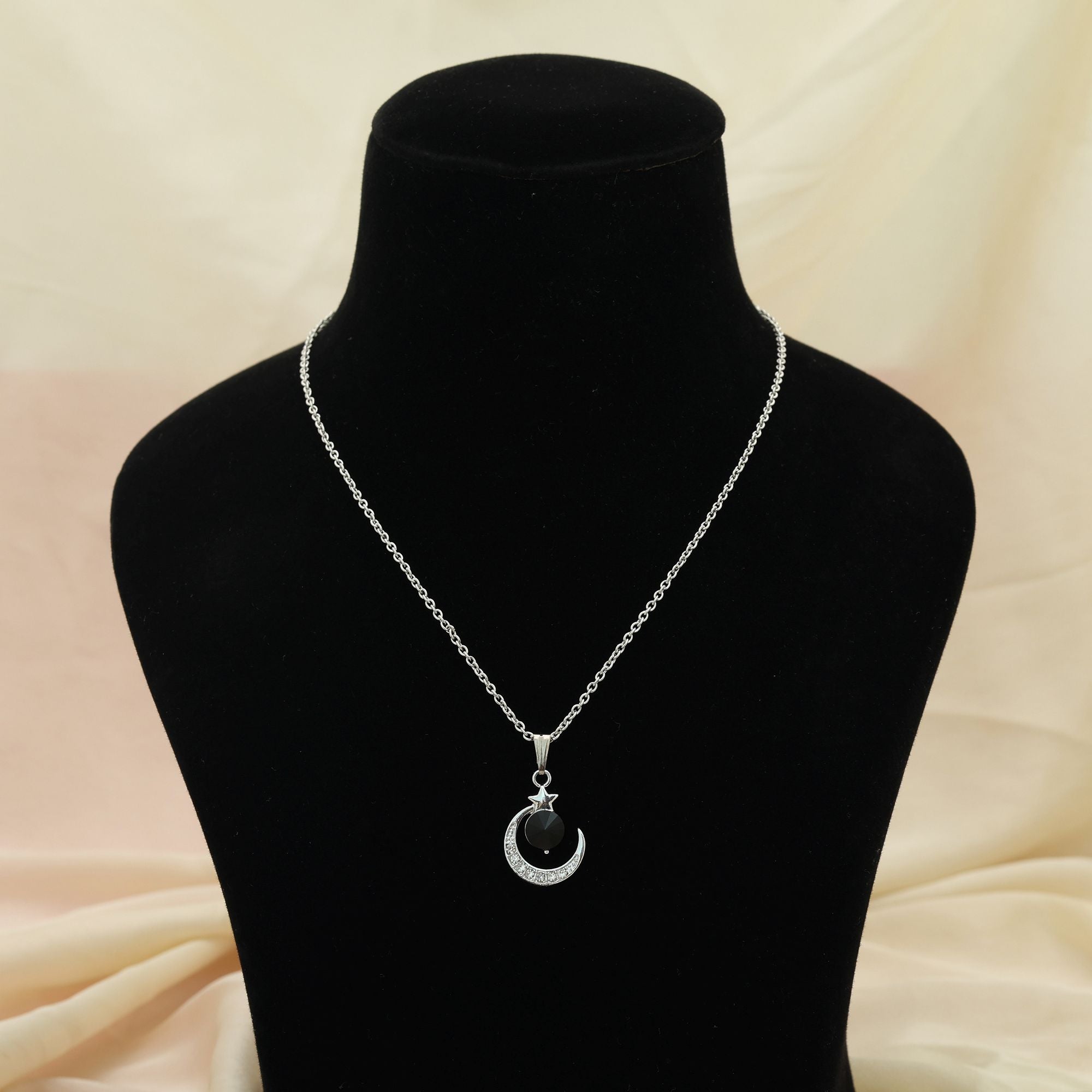 Black Color Anti Tarnish Necklace Sleek Modern Everyday Fashion Jewelry Design - Black