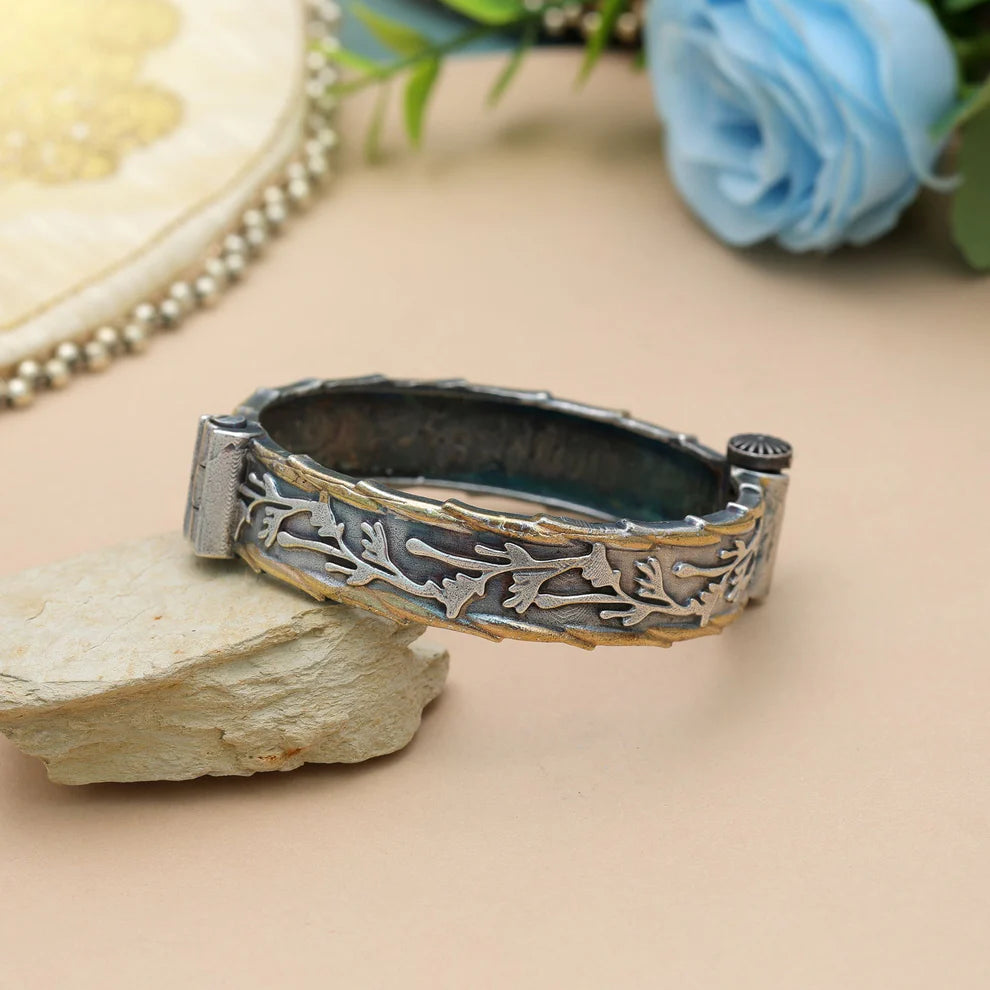 Royal Gold & Silver Color Two Tone Oxidised Openable Bracelet For Traditional Fashion Occasion Wear