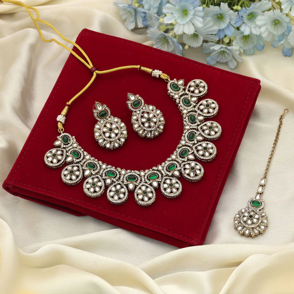 Classic Kundan Necklace Set Designed For Traditional Festive Occasions Wear
