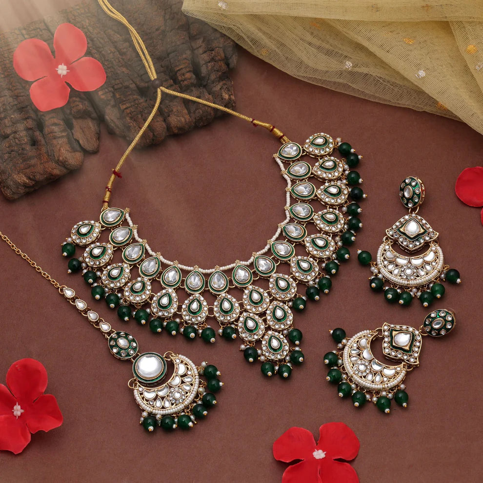 Attractive Kundan Necklace Set With Elegant Royal Ethnic Design