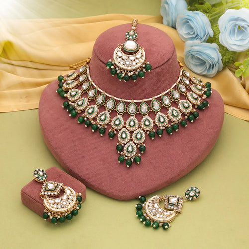 Attractive Kundan Necklace Set With Elegant Royal Ethnic Design