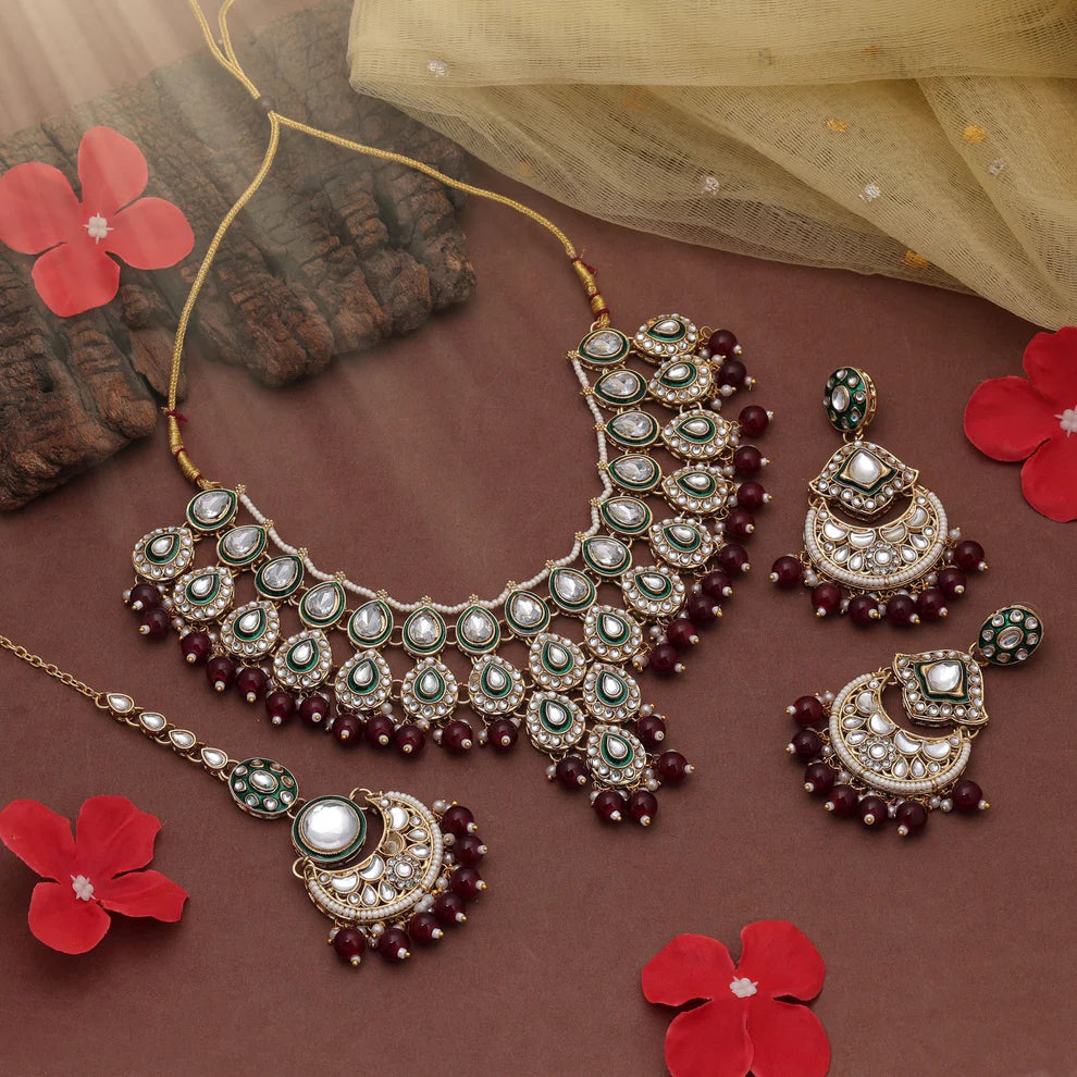 Attractive Kundan Necklace Set With Elegant Royal Ethnic Design