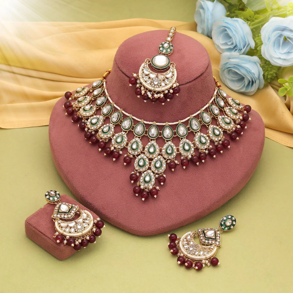 Attractive Kundan Necklace Set With Elegant Royal Ethnic Design