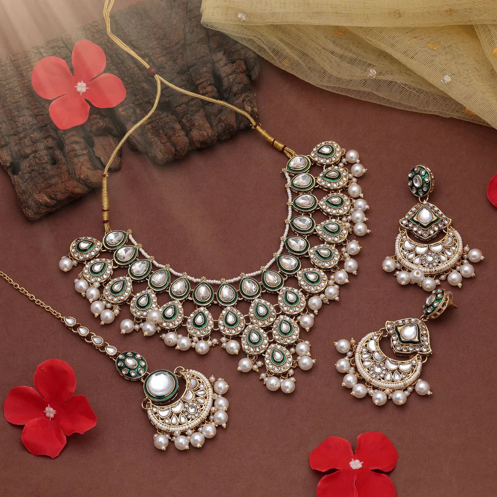 Attractive Kundan Necklace Set With Elegant Royal Ethnic Design