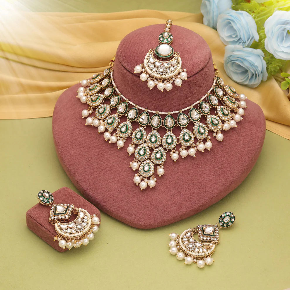Attractive Kundan Necklace Set With Elegant Royal Ethnic Design