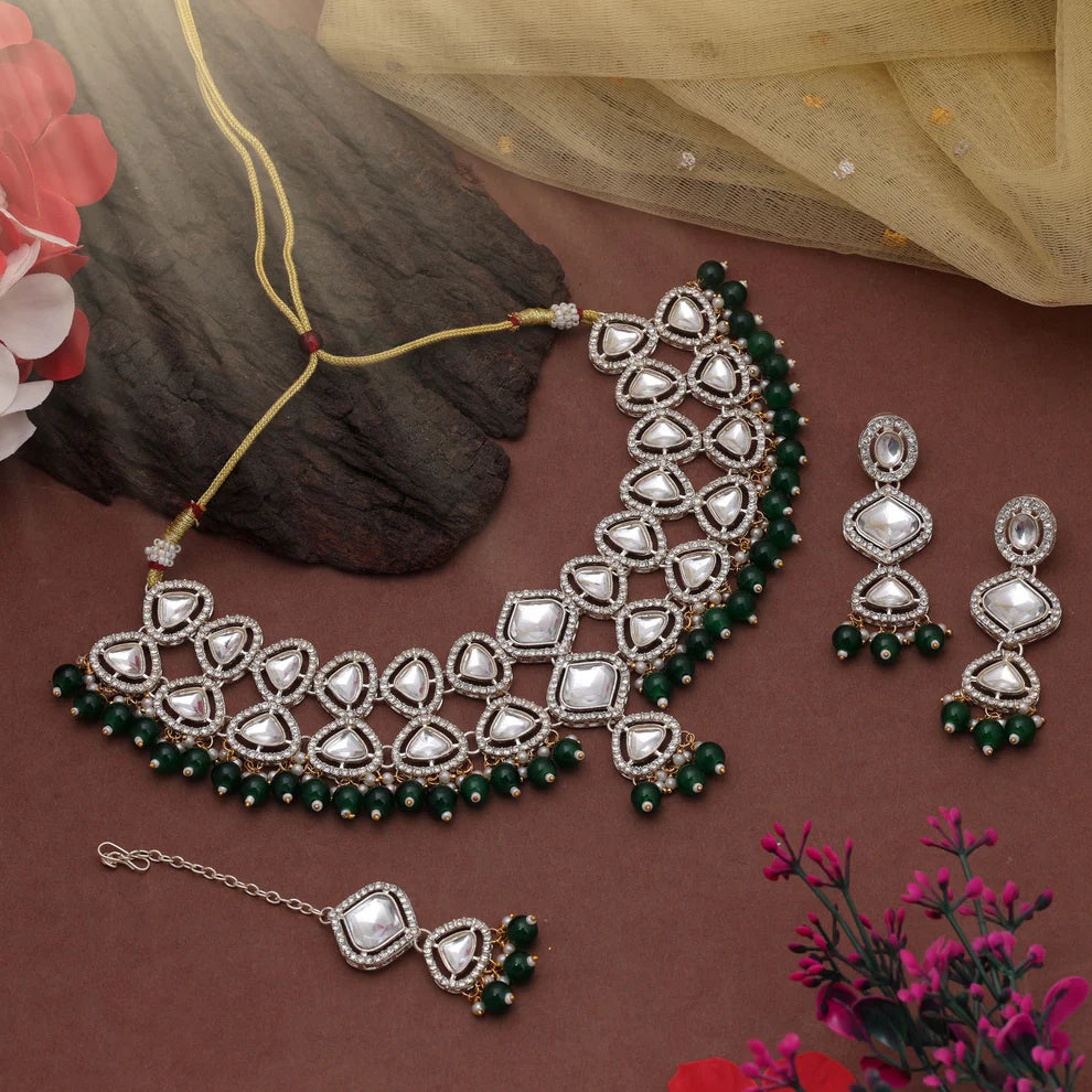 Graceful Kundan Necklace Set With Elegant Bridal Fashion Appeal