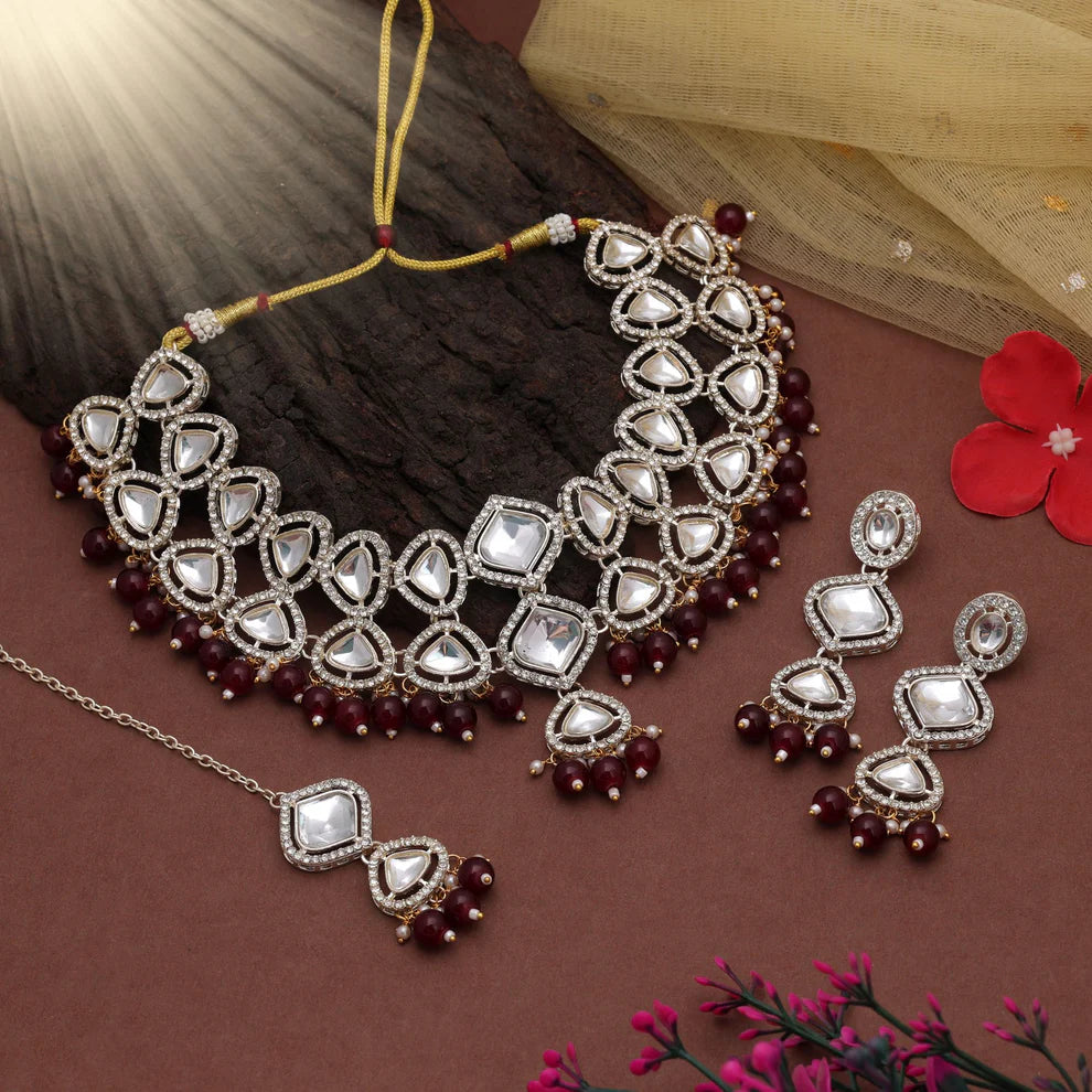 Graceful Kundan Necklace Set With Elegant Bridal Fashion Appeal