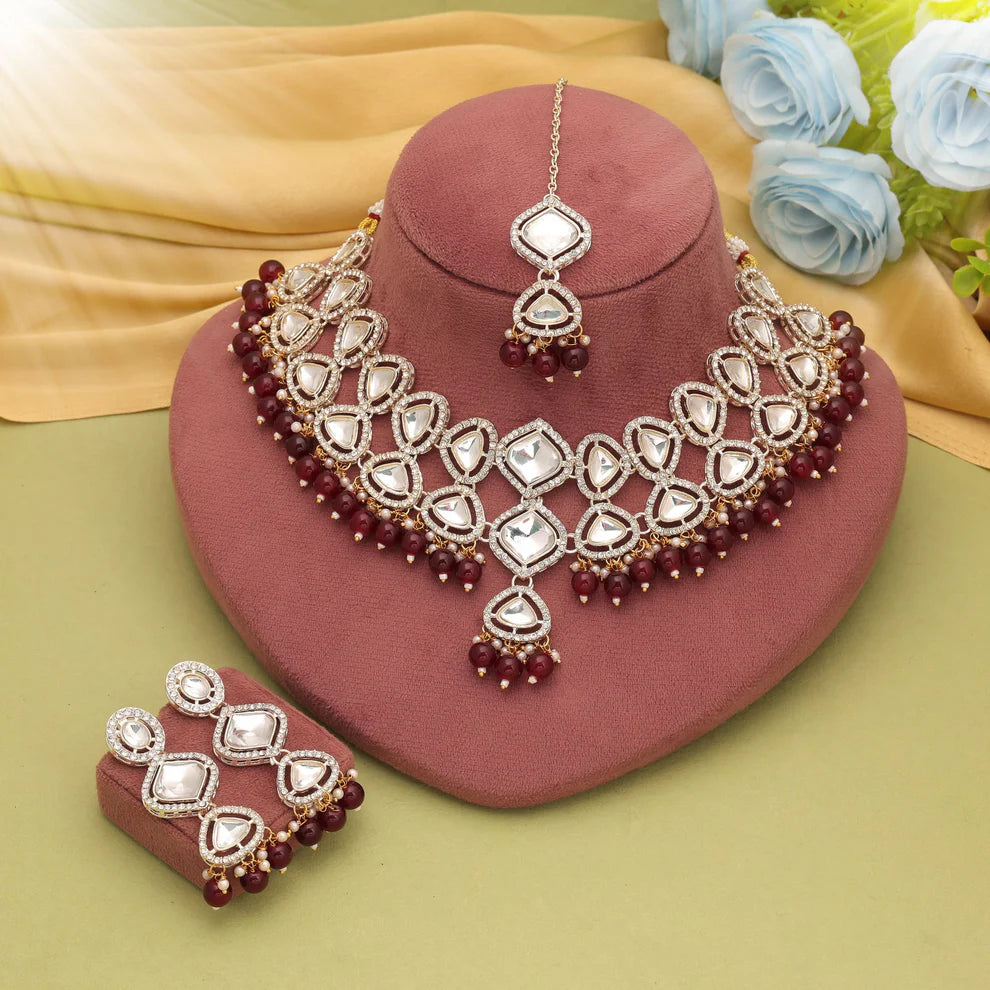 Graceful Kundan Necklace Set With Elegant Bridal Fashion Appeal