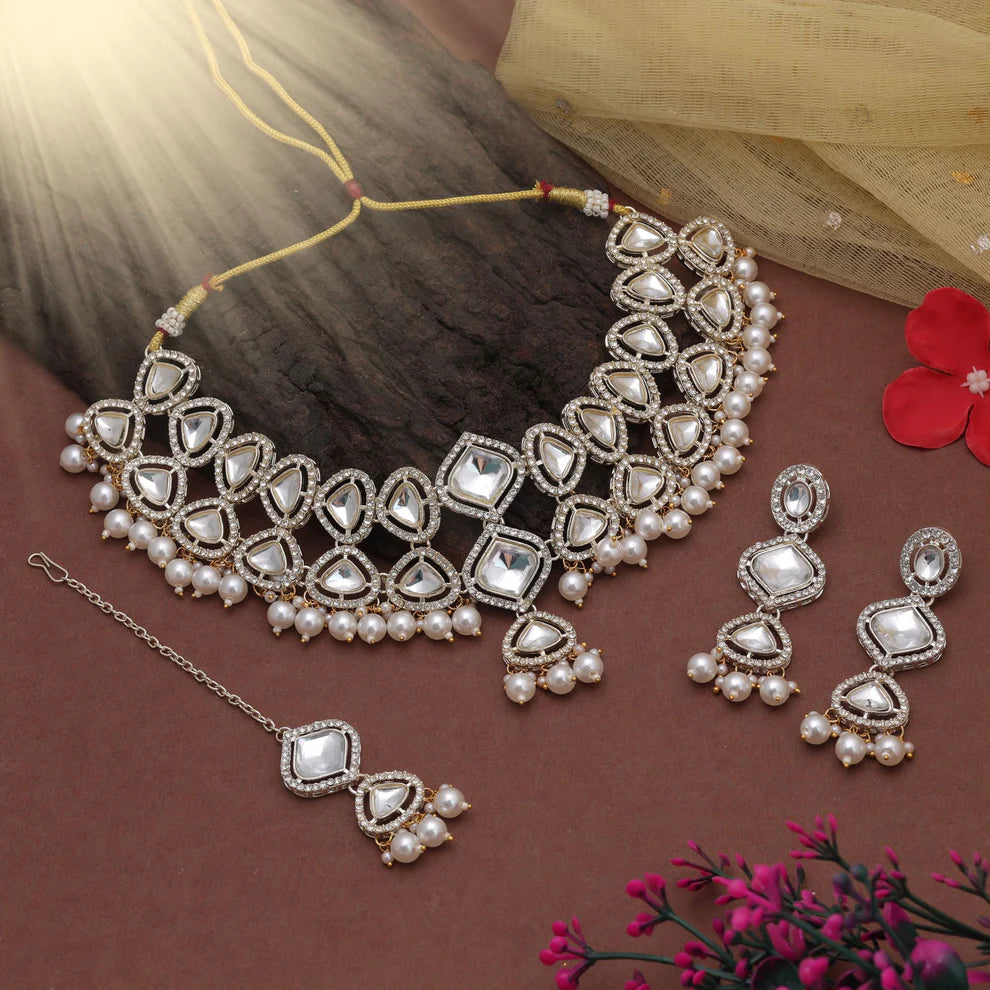 Graceful Kundan Necklace Set With Elegant Bridal Fashion Appeal