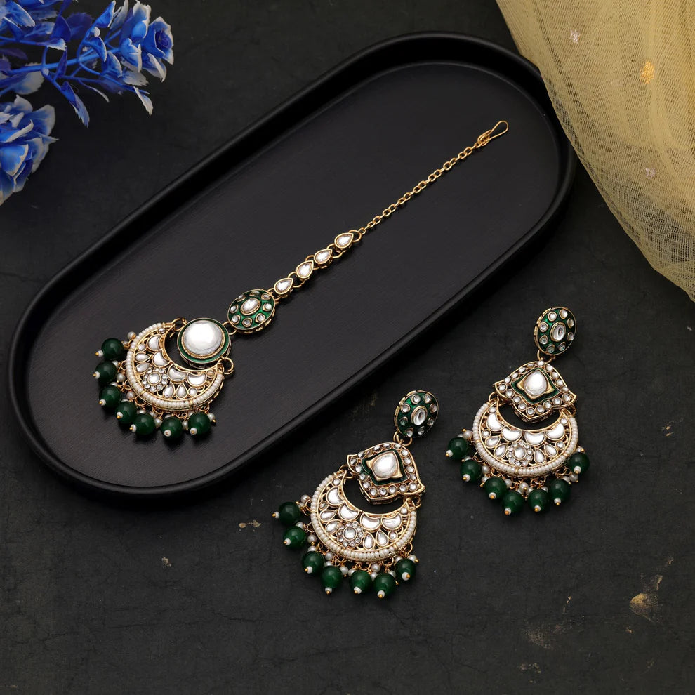 Elegant Kundan Earrings Tikka Set With Traditional Festive Styling