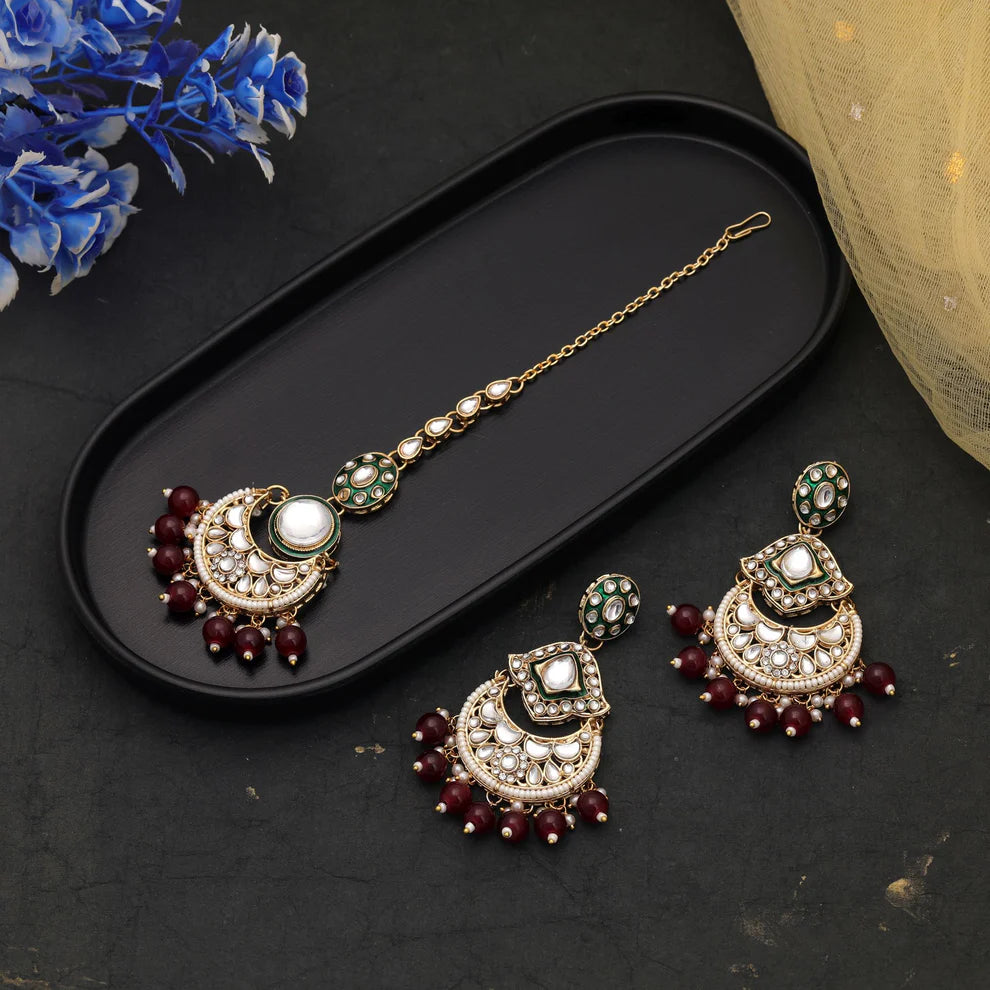 Elegant Kundan Earrings Tikka Set With Traditional Festive Styling