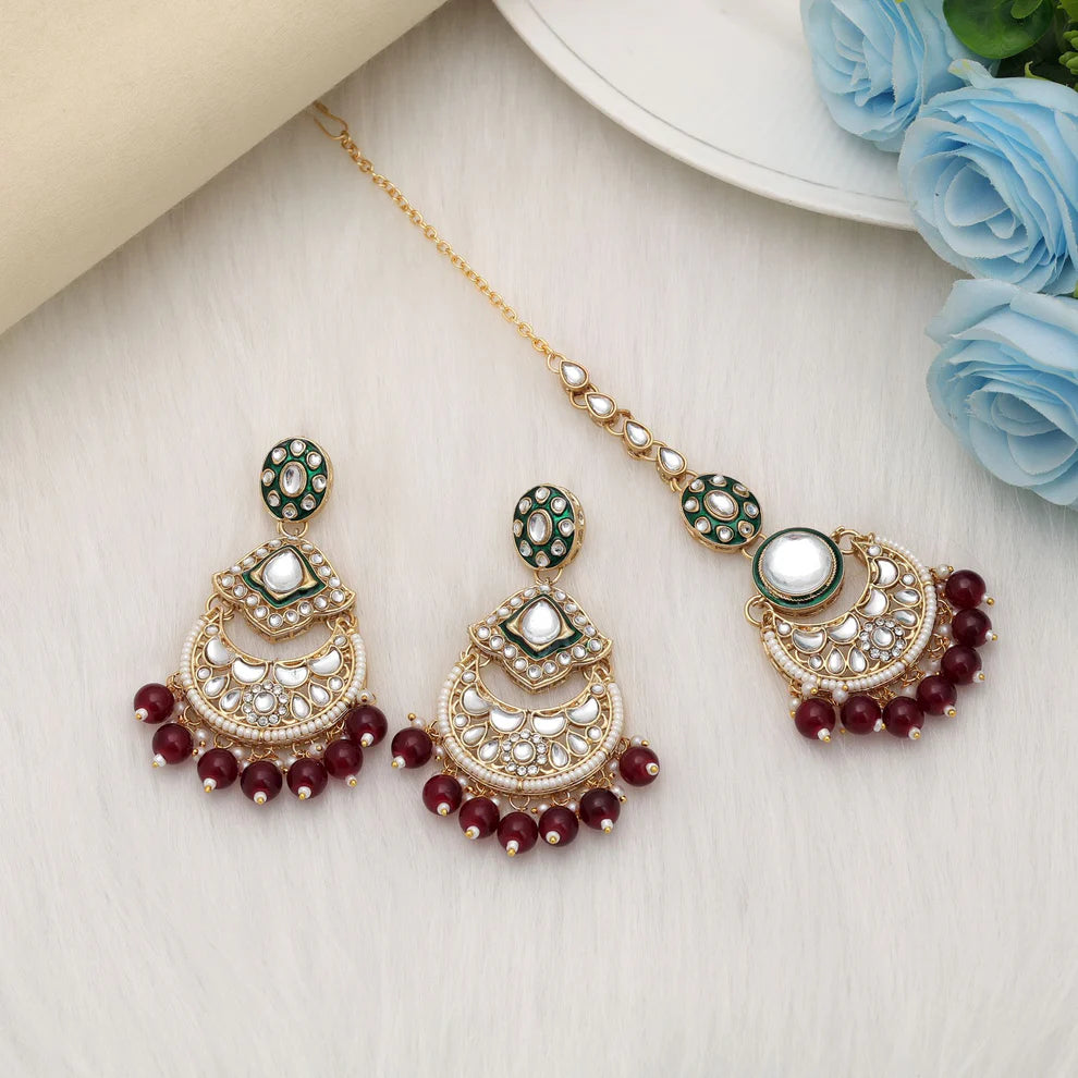 Elegant Kundan Earrings Tikka Set With Traditional Festive Styling